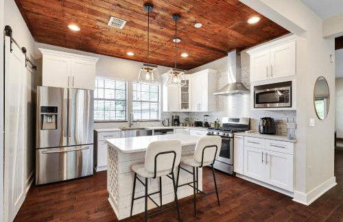 Getaway Near River Walk DT Yard BBQ Pet Games - Foto 11