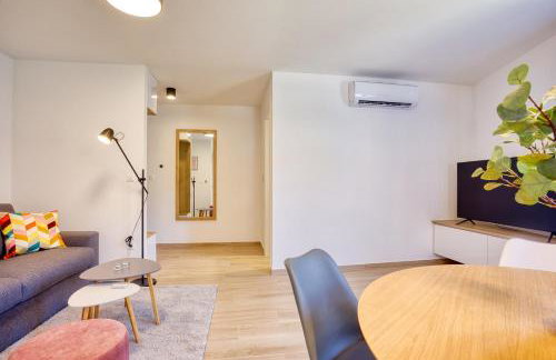 VILLA CVITA is a modern 5-bedroom villa with a Jacuzzi, a Gym and Finnish Sauna, a heated pool, and amazing views - Foto 35