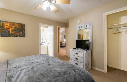 2BR Penthouse Condo - 2 Pools - Close to the Strip - Stairs Required - FREE TICKETS INCLUDED - FHC-24 - Foto 25