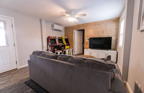 Somewhere On A Beach - 4 bedroom -Private Pool - Hot Tub - Fire Pit - Game Room - Horseshoe Pits - Walk to beach, Sound, arcade and go carts! - Foto 23