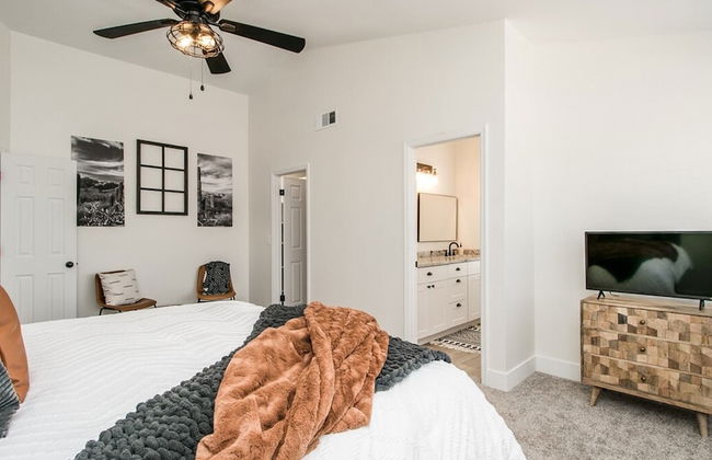 Upgraded 4-bdrm Beautiful Home W/pool! - Foto 14