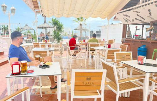 Views, international channels, A-C, pool, bar - Foto 24