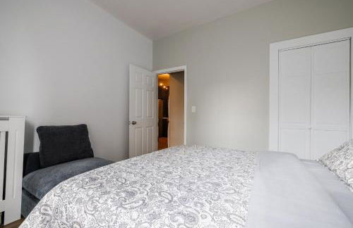 Ultimate Urban living at Centrally Located Apartments - Photo 12