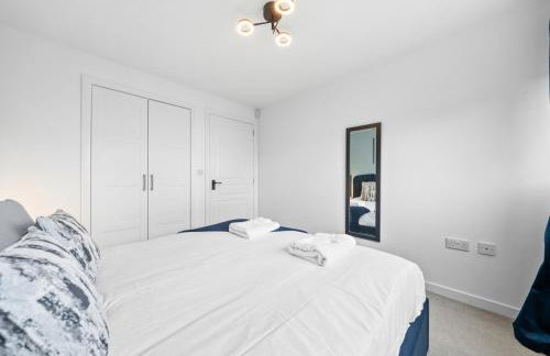 Modern Stirling Apartment - Free Parking - Photo 24