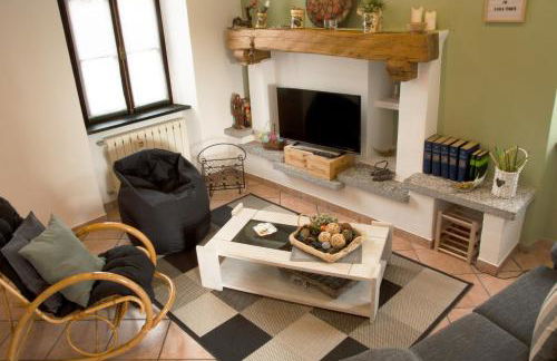 Tinas yellow home - Photo 7