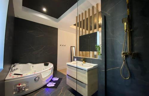 Love Room avec jacuzzi & lit King Size - Foto 6