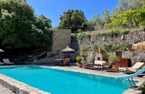 Fabulous Rustic Villa Set On Mountain With Unique Views - Foto 47