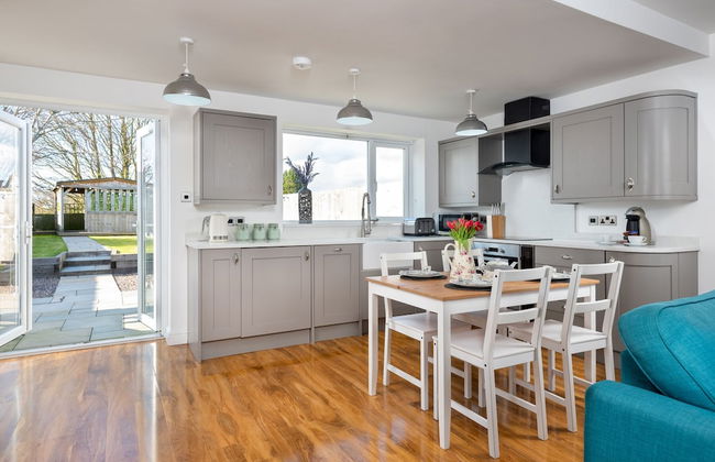 Stunning 1-bed Cottage Near Carlisle With Hot tub - Foto 2