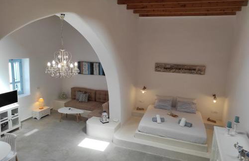 Traditional Luxury House - Photo 1