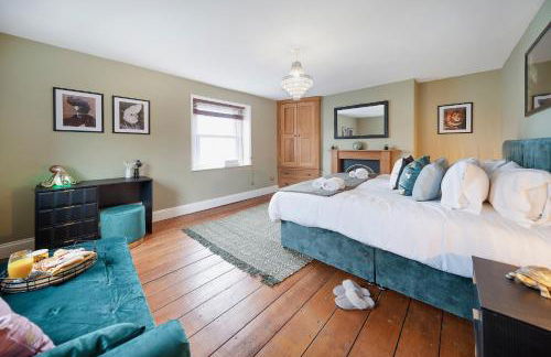 4 bedroom home with Garden, Game room, Parking- Esho Stays - Foto 9