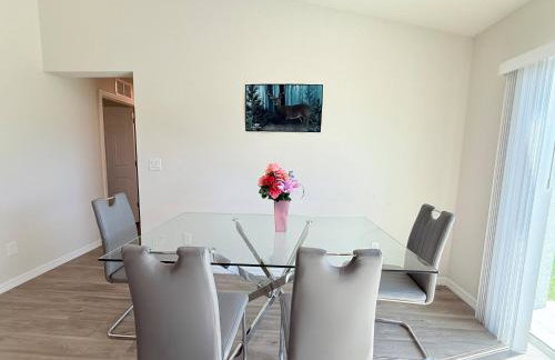 New 4-Bedroom Home – Perfect for Your Stay! - Foto 33