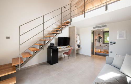 Reveli Suites - Photo 33