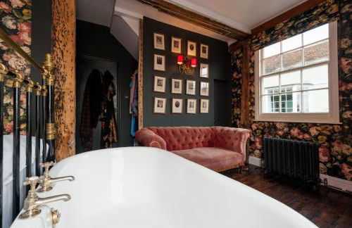 Charming Tudor riverside house - Foto 41