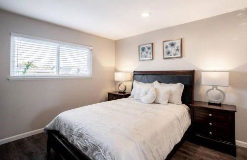 Luxury stay near Oakridge Mall for vacation/work - Foto 27