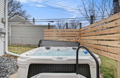 Adorable 2BR Hot Tub Close to Attractions - Foto 1