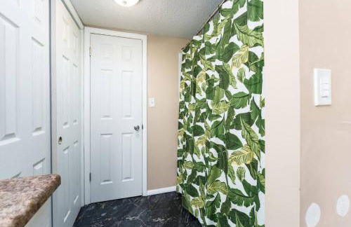 Epic Indoor Pool w/slide & hot tub close to beach - Foto 18