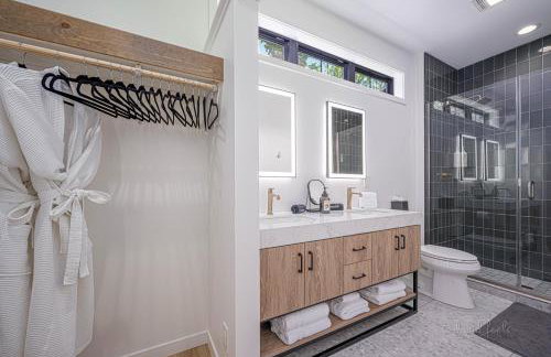 Galena Spring Escape - Hot Tub & Cozy Nights - Foto 30