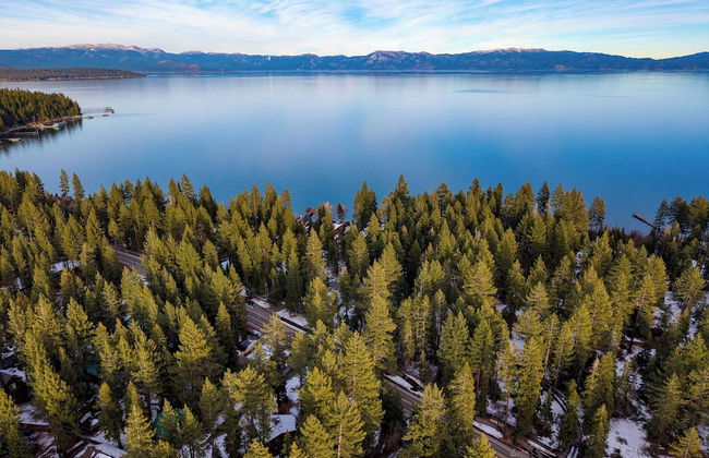 Westlake Cabin by Avantstay Hot Tub, Near Skiing, Walk to Restaurants & Lake! - Foto 34