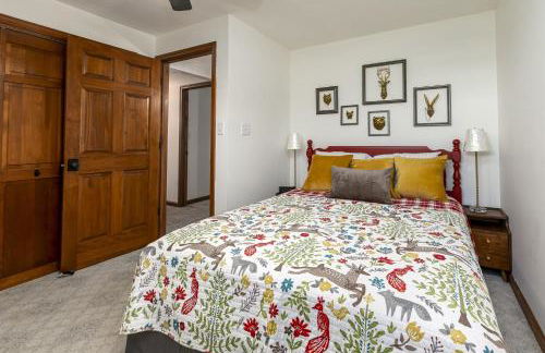 Luxury Log Cabin w Beach & Dock Sleeps 12 - Photo 21