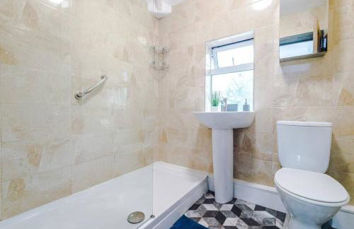 Spacious 3 bedroom close to Leeds city centre with parking - Short Stay Leeds - Foto 12