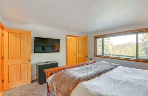 Ping-Pong and Private Hot Tub Family Cabin in Bend! - Foto 12