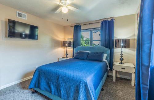 Spacious Home - Pet Friendly with Fenced Backyard - Foto 10