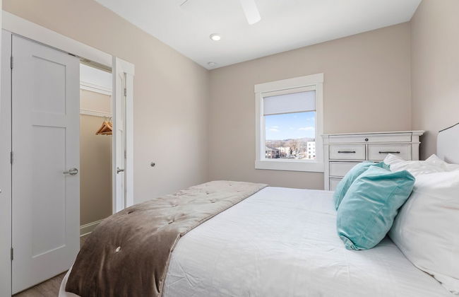 539 Bay St. Lake View Condo Unit 104E - Foto 9