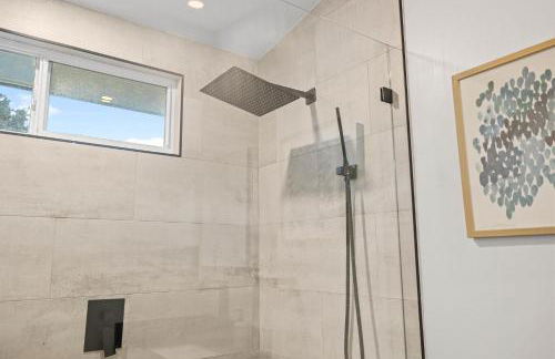 Dog-Friendly House with Hot Tub, AC, Game Room - Photo 72