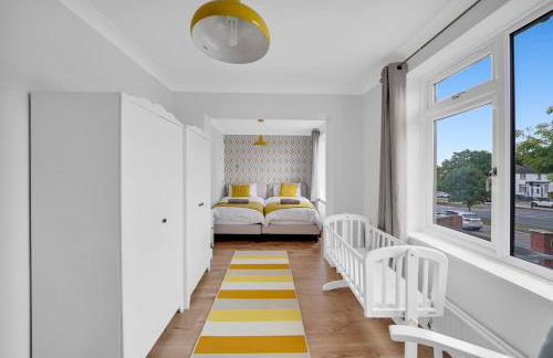 Lux 5 Bed sleeps 11, 10 mins from Wembley Stadium, Jacuzzi and Steam Shower - Photo 13