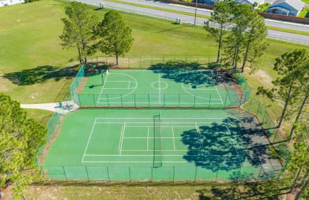 Magical 5-Bedroom Retreat w/ Pool, 3 Ensuite Bedrooms, Near Disney, and Internet! - Foto 38