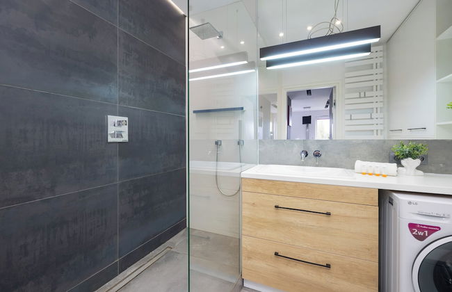 Apartment With Terrace by Renters - Photo 16