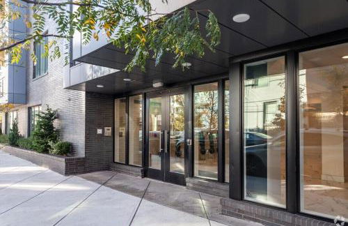 Stylish Studio - Pool, Gym & Balcony Bliss - Foto 33