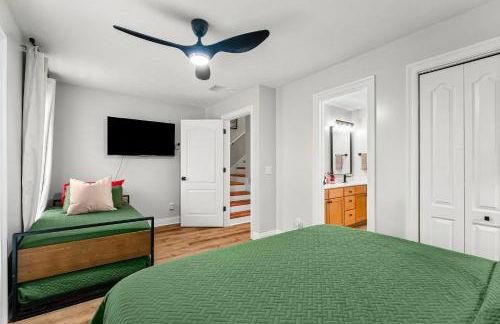 PCB Sleeps 22! 2 Homes, 2 Pools, 2 Mini Golf - Foto 12