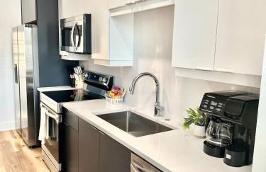 Golden Glow Style - Comfort & Central - Buckhead with Free Parking - Foto 11