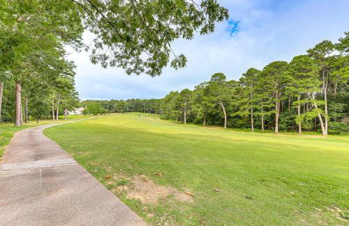 Fairfield Bay Home On Golf Course with Fenced Yard! - Foto 24