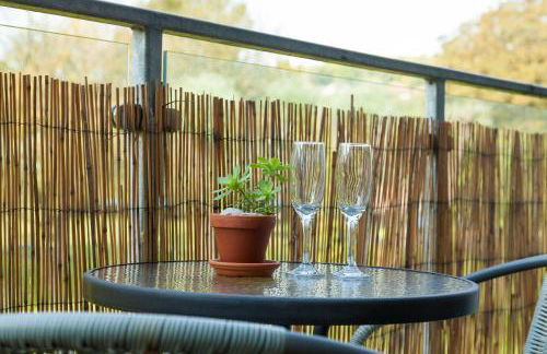 Balcony View, Fitzroy Court, 2 Bed Apartment, 2 Bathroom - High Wycombe - Foto 8