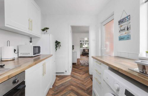 Spacious Family - Contractor Stay - Parking - WiFi - Photo 3