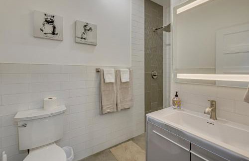 Waterfront Patio! Stylish Family Home in Everett - Photo 22