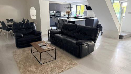 Luxury home 5 bedroom 3 bathroom games room parking - Foto 3