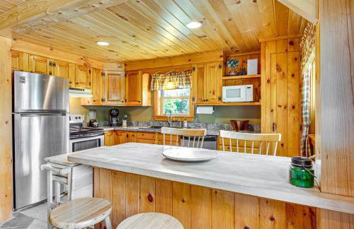 Rustic Cabin in West Danville with Deck and Fire Pit! - Foto 7