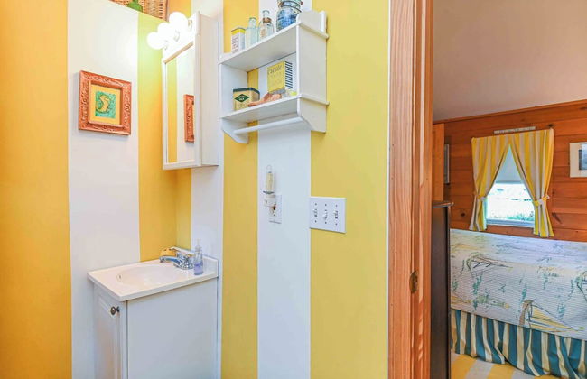 Cozy Cottage w/ Pool, BBQ and Outdoor Seating! - Photo 13