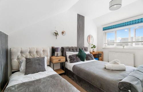 Detached House in Ashford with Free Parking and Hot Tub - Sleeps 10 - Foto 7