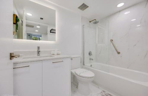 Lux 2BR City-View Retreat in Hollywood, 2nd Floor - Foto 50