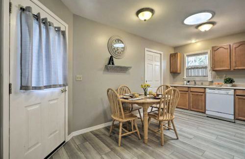 Centrally Located South Hill Apartment with Smart TV - Photo 9