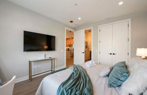 Modern 2BR2BA Condo Free Parking and Balcony - Foto 25