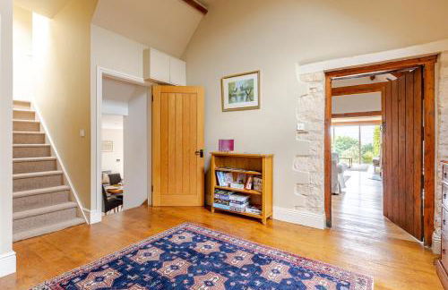 Spacious farmhouse with stunning valley views - Foto 33