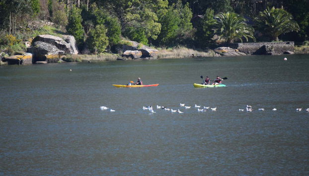 In canoa sul fiume Ézaro