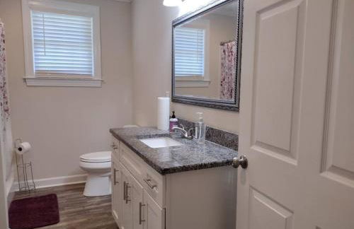 Backwoods Family Getaway! 3 Bedroom house! - Foto 12