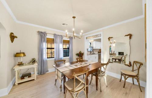 Fully Restored cottage, AMAZING game room, hot tub - Foto 38