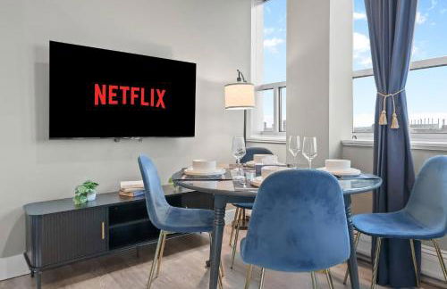 1BR • City Views • Queen + SofaBed • WiFi & 2 TVs - Photo 23